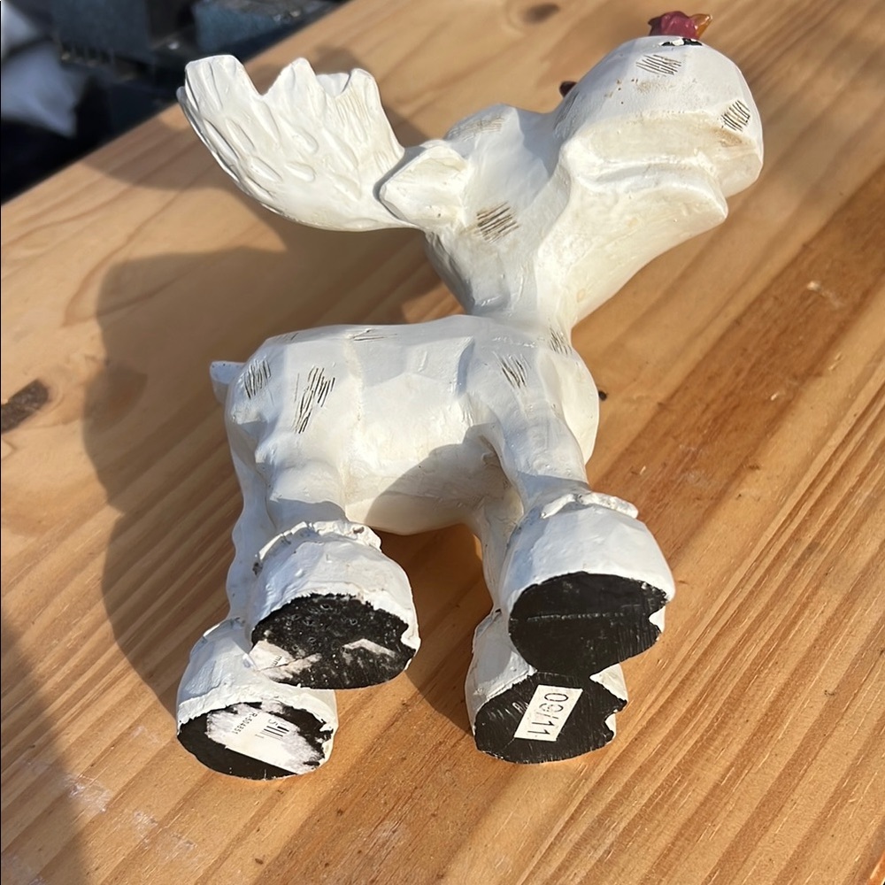 Charming Cream Moose Figurine with Red Bird Accent - Picture 4 of 10